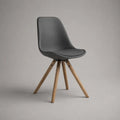 Sedia nera in plastica e legno con seduta imbottita, 49 × 53 × 82 cm