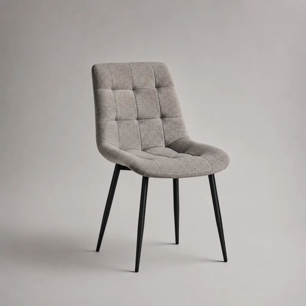 Sedia da pranzo imbottita in tessuto grigio con piedini in acciaio nero, 50 × 59 × 86 cm
